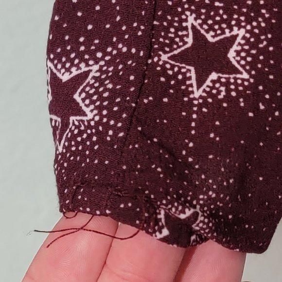 Torrid Burgundy Star Print Choker Top - Galaxy Chic in Size 00 XL! - Picture 6 of 13